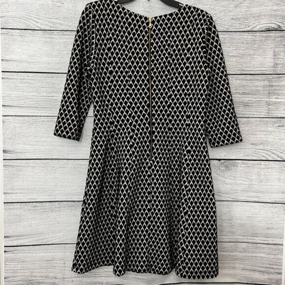 Taylor Geometric Fit & Flare Dress With 3/4 Sleeves Size 8 - Picture 3 of 3